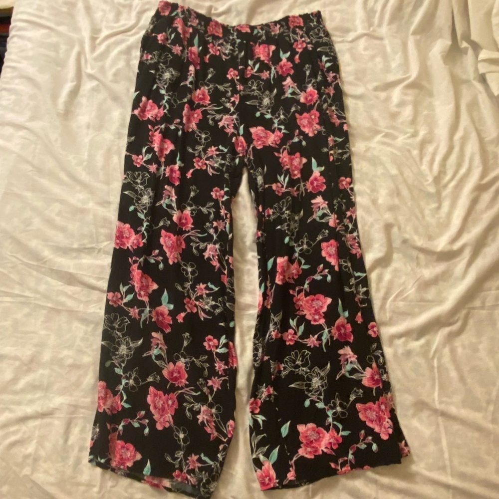 Forever 21 Plus Floral Flare Leg Lightweight Bottoms